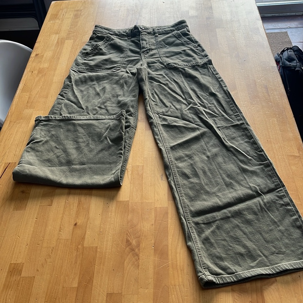 American Eagle size 6 regular- Army Green color